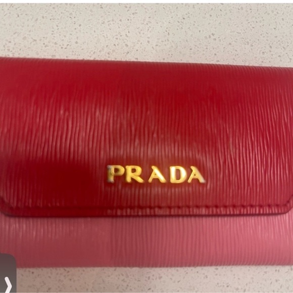 PRADA PINK/RED KEY WALLET W SNAP CLOSURE. Leather - Picture 2 of 5